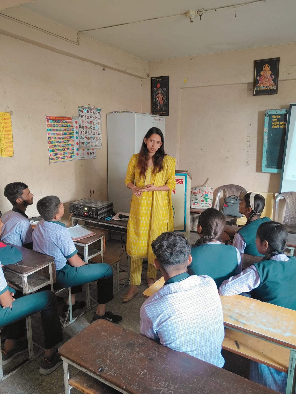Large school audience attending a Manatattva leadership talk